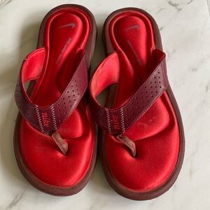 Nike women flip flops size 6